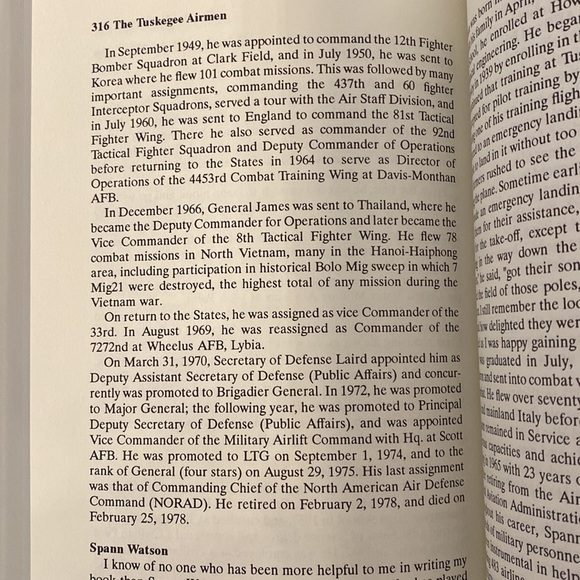 SIGNED 4th Edition The Tuskegee Airmen The Men Who Changed A Nation (paperback) - Picture 6 of 8